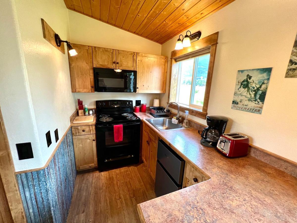 Glacier'S Edge Cabins Columbia Falls Exterior foto